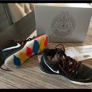 Nike Kyrie Five - BOYS SIZE 5 - $90 or Best offer